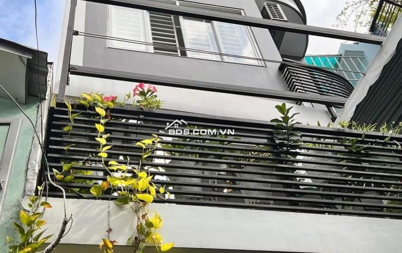 Bán nhà cạnh HXH Ni Sư Huỳnh Liên Ngay khu BÀU CÁT 2 P10 Tân Bình 80m2, 5Tầng. Chỉ 10.8tỷ .